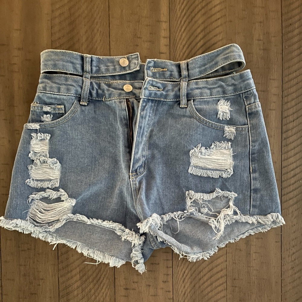 Double waisted band jean shorts